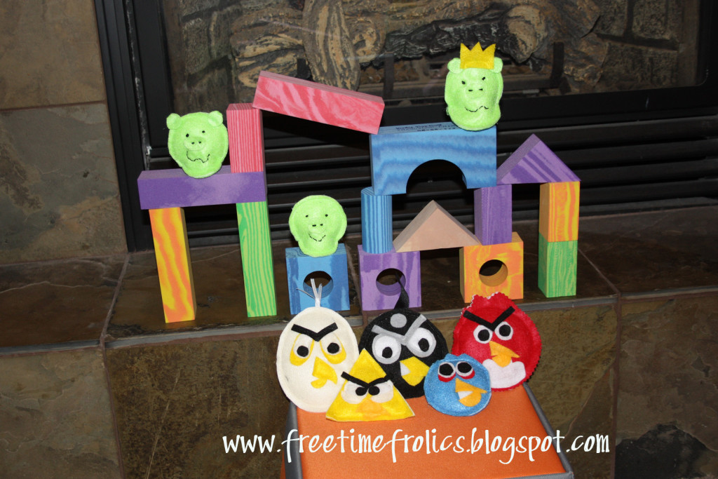 Angry Birds bean bag toss DIY www.freetimefrolics.com