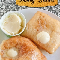 Easy Homemade Honey Butter {Recipe}